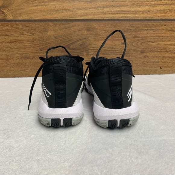 Under Armour Men’s SC Black and White Sneakers size 8 in EUC - Picture 6 of 7